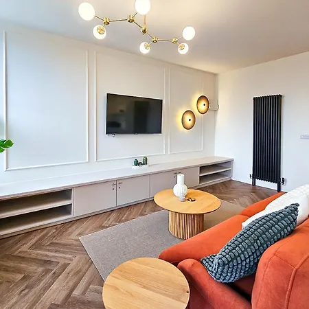 Luxury 2 Bed Townhouse Flat