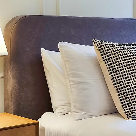 Luxury 2 Bed Townhouse Flat *