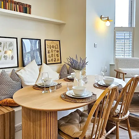 Luxury 2 Bed Townhouse Flat Harrogate