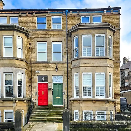 Luxury 2 Bed Townhouse Flat *