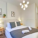 Apartment Luxury 2 Bed Townhouse Flat *