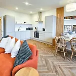 Luxury 2 Bed Townhouse Flat * Harrogate